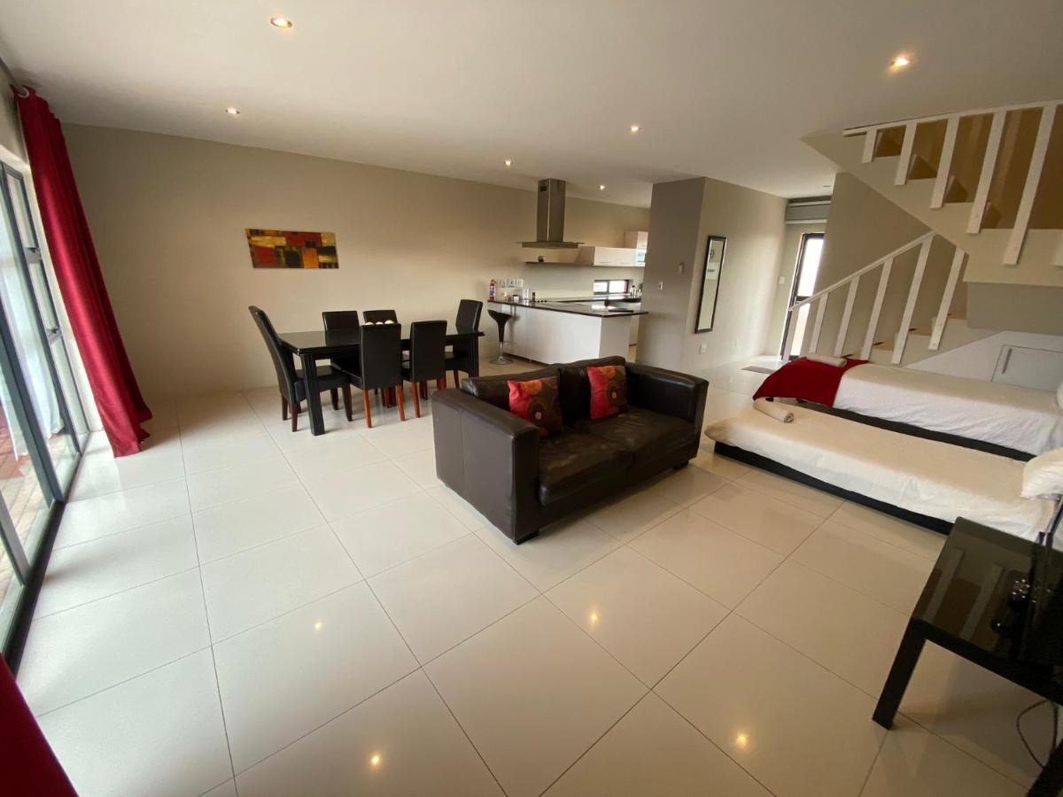 Haus Holzapfel Hotel Beaufort West Exterior photo